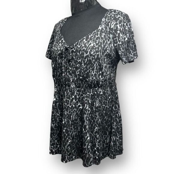 Torrid 0X Large Black Leopard Animal Print Lace-Up Blouse NWT Travel Work Chic - Picture 4 of 11